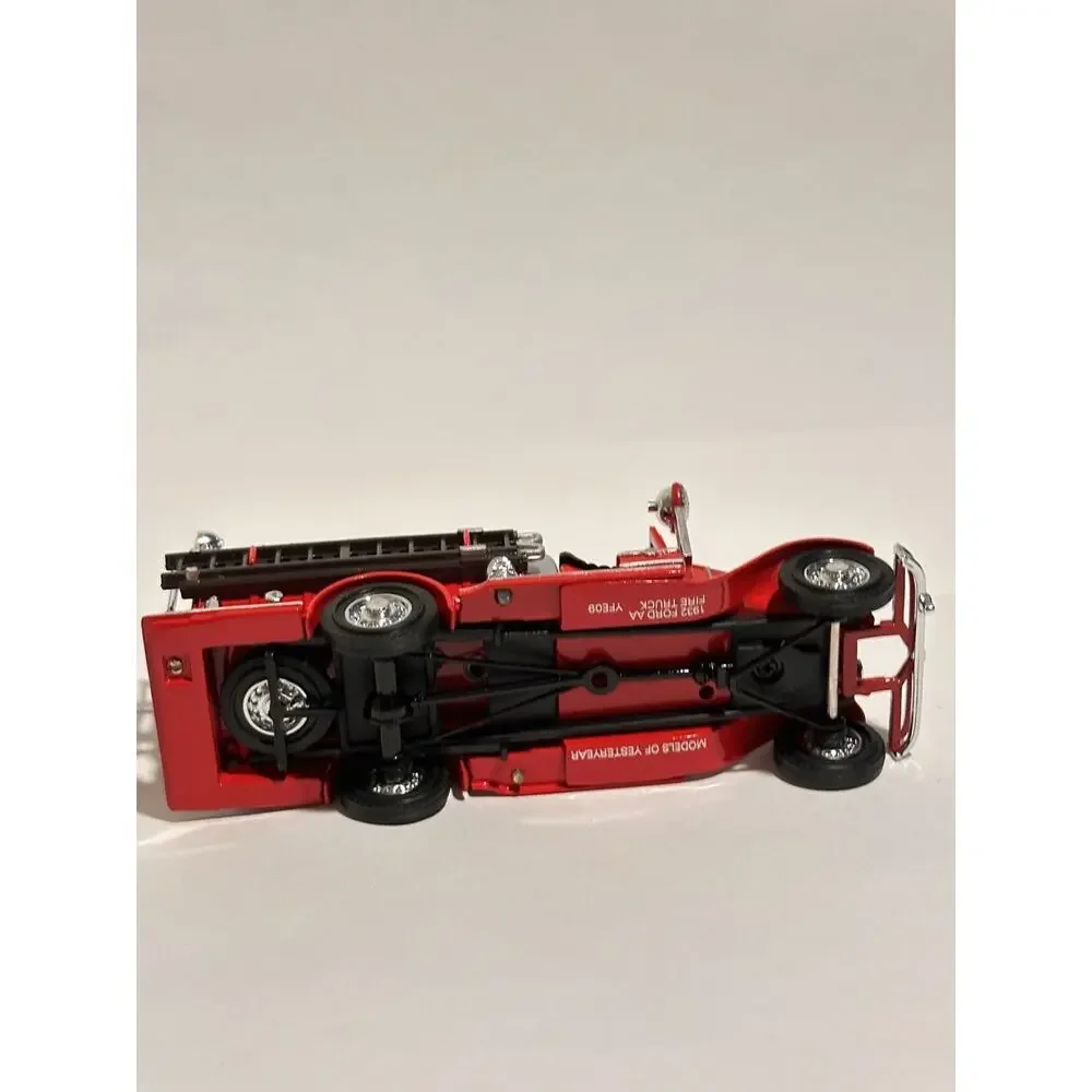 A29 Matchbox Models of Yesteryear YFE09 1932 Ford AA Open Cab Fire Engine New